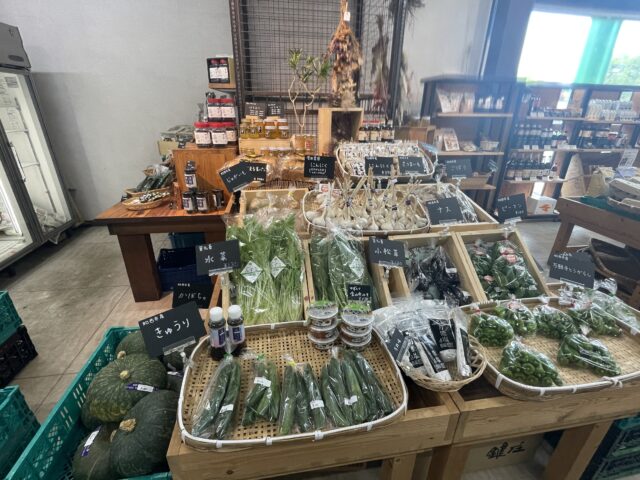 野菜等の販売スペースもあり